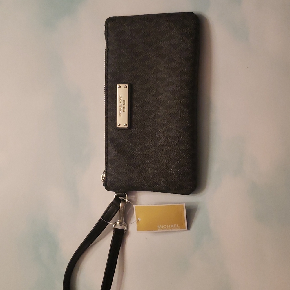 Mk Medium Wristlet